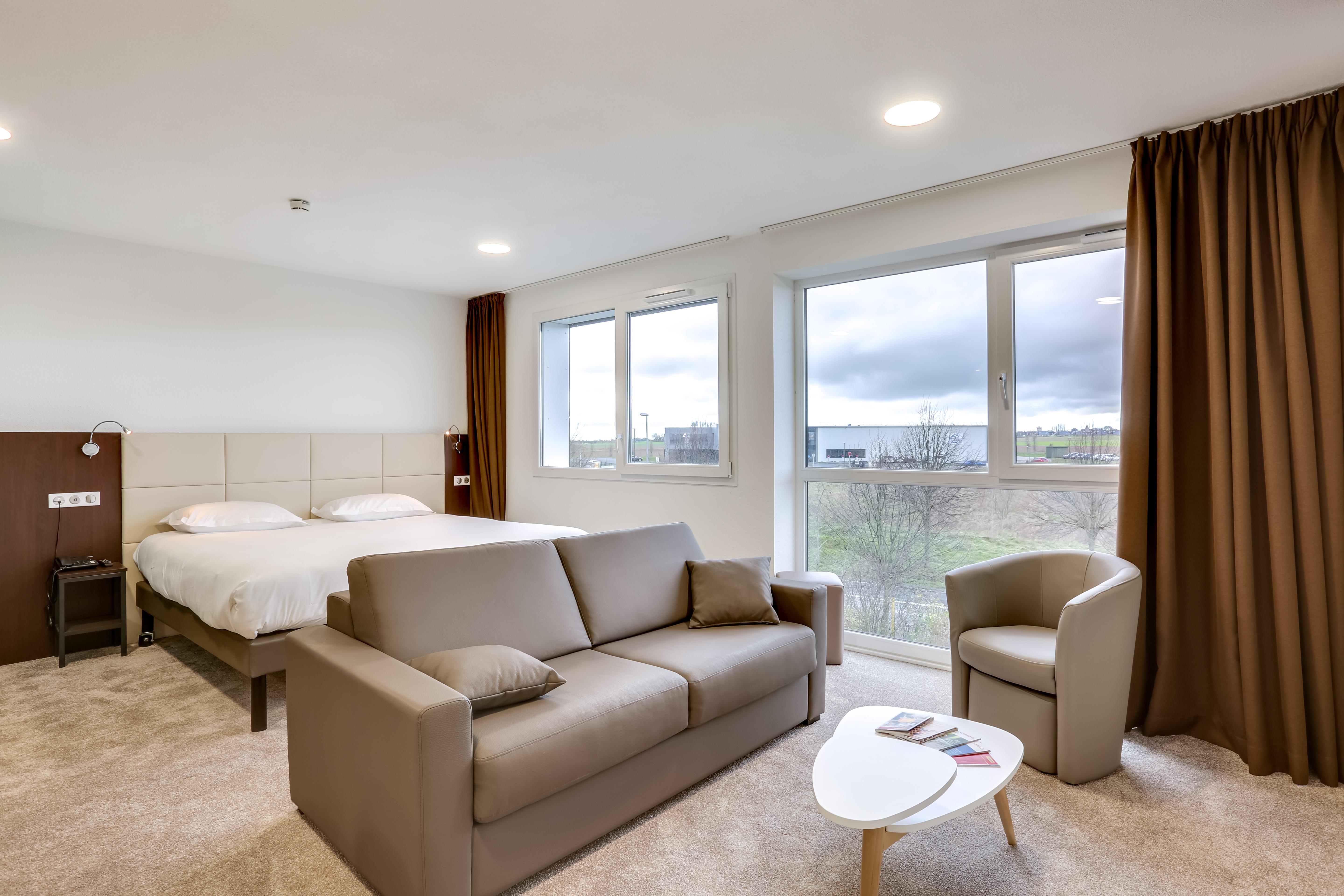 Hotel Caen Memorial Saint-Contest